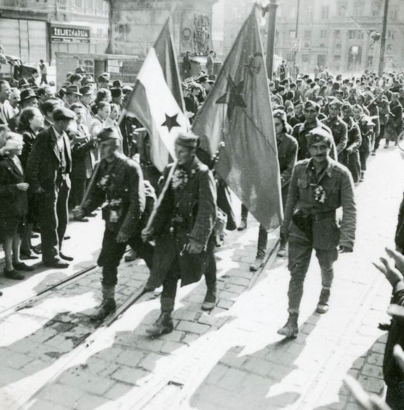 Zagreb, 8. svibnja 1945. godine. Partizani u Zagrebu